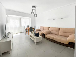 Elegant 4 beds near train station upto 10 Pax